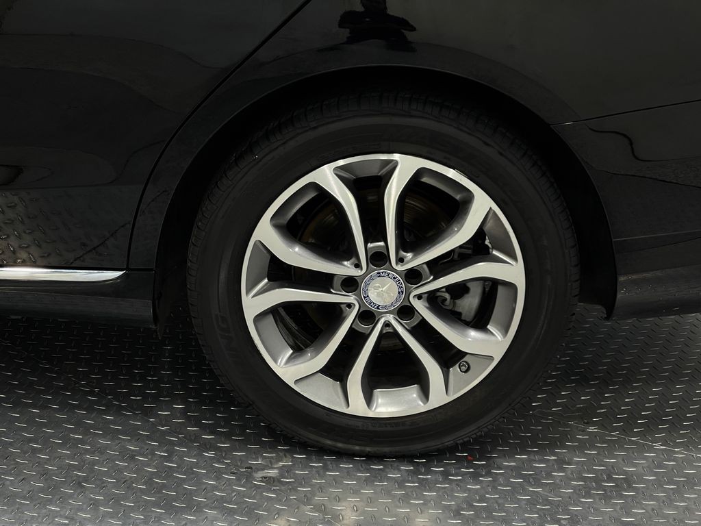 2017 Mercedes-Benz C-Class Image 35