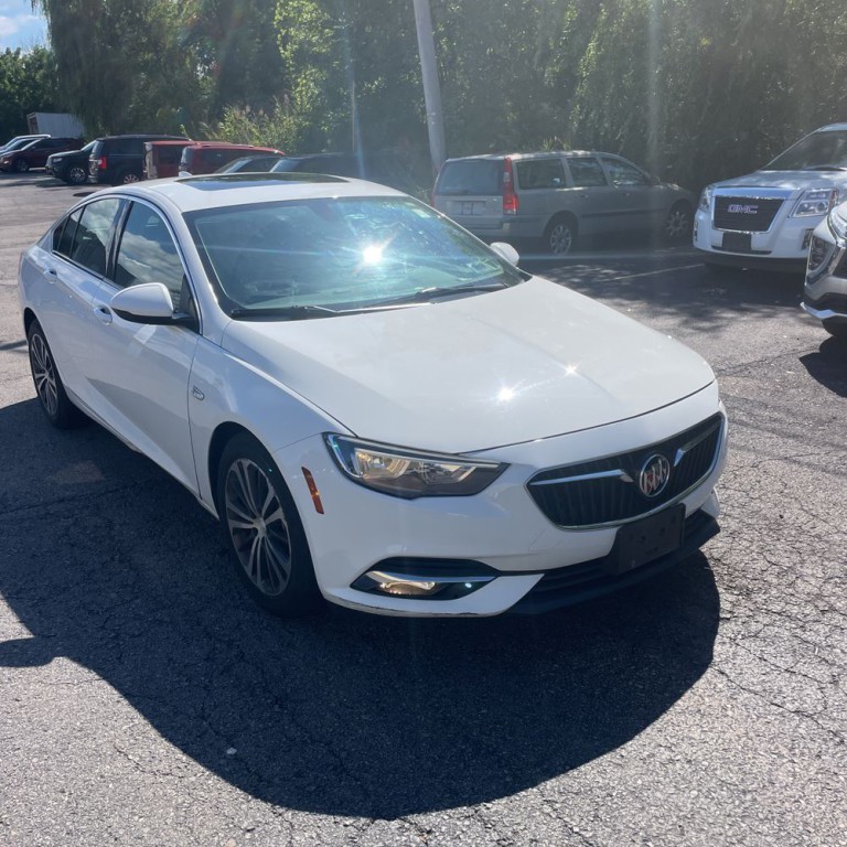 2018 Buick Regal Image 1