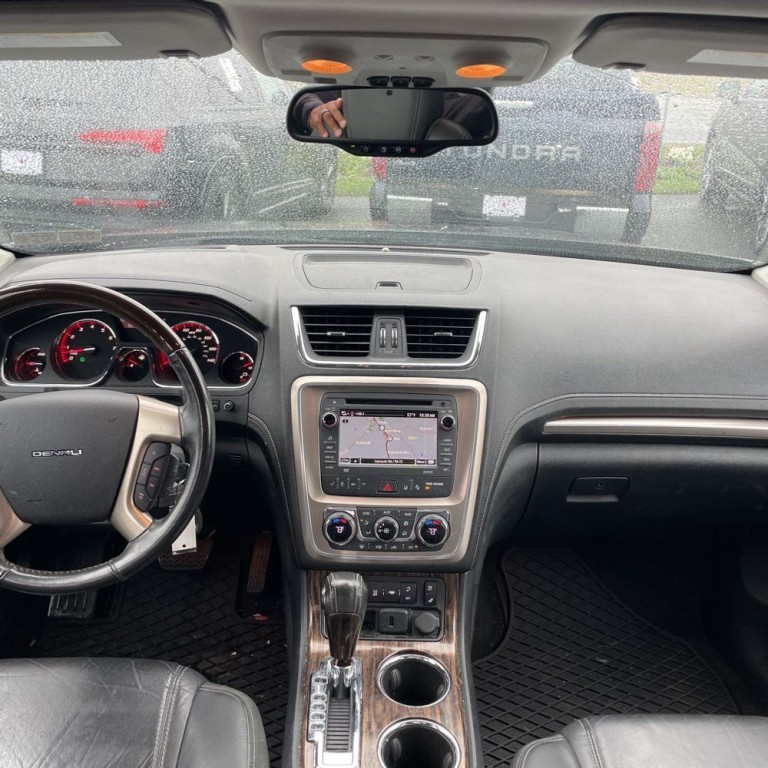 2016 GMC Acadia Image 9