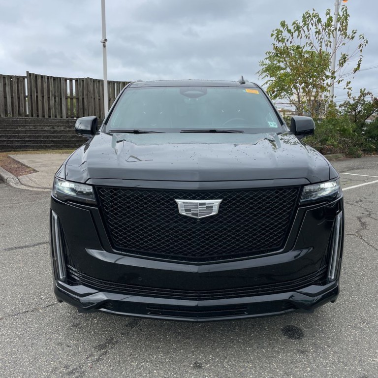 2022 Cadillac Escalade Image 2