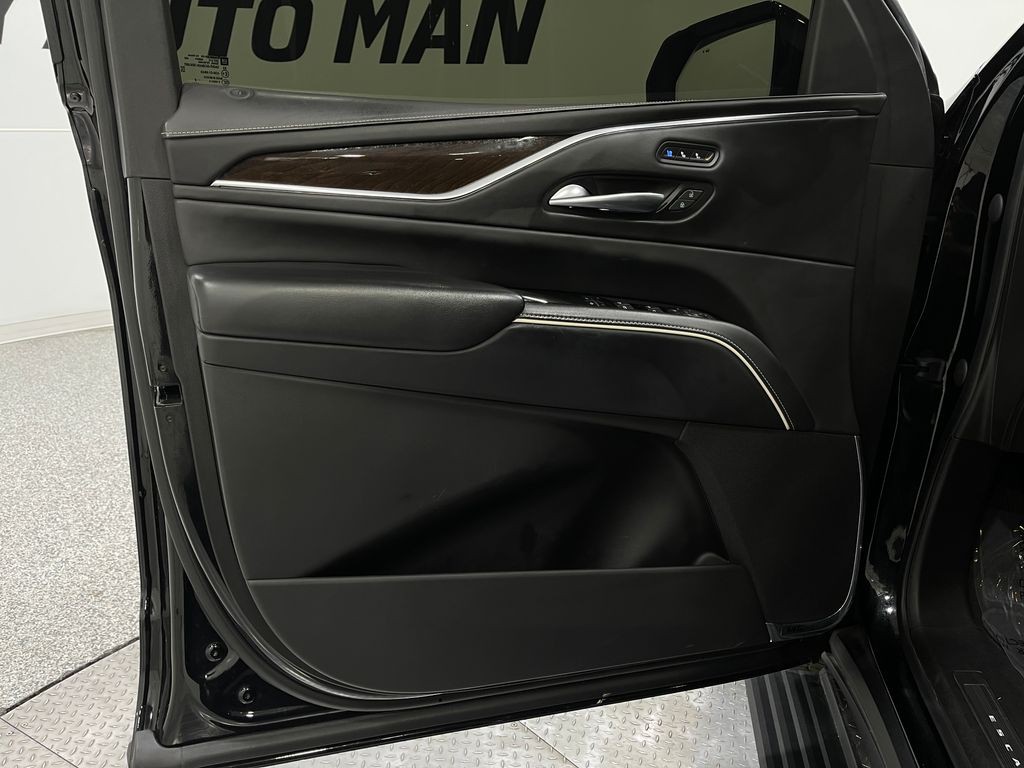 2022 Cadillac Escalade Image 17