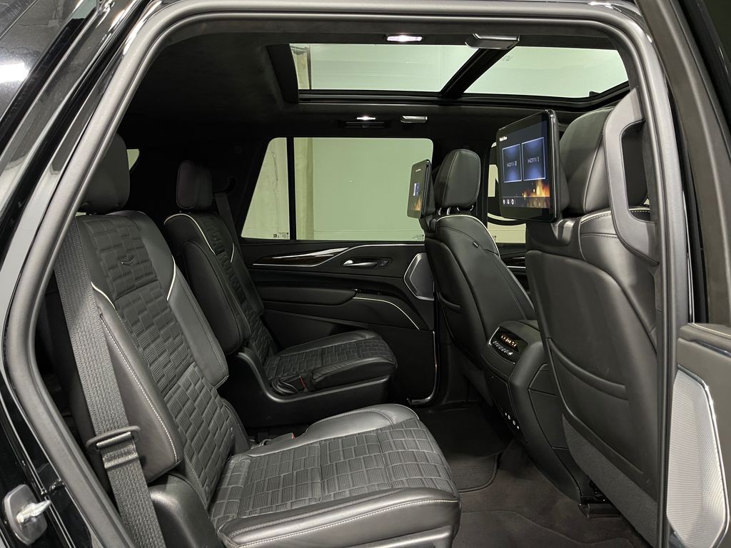 2022 Cadillac Escalade Image 33