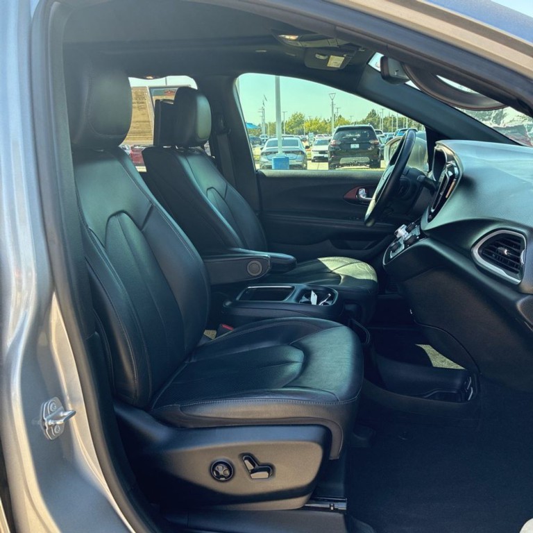 2020 Chrysler Pacifica Image 8