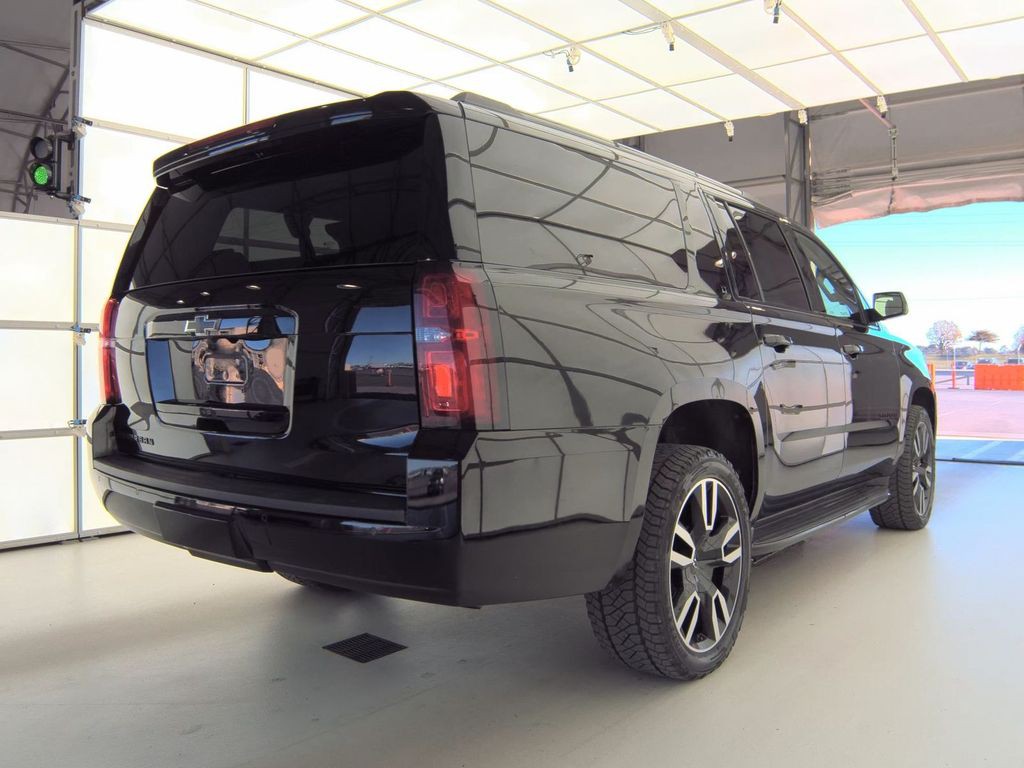 2019 Chevrolet Suburban Image 4