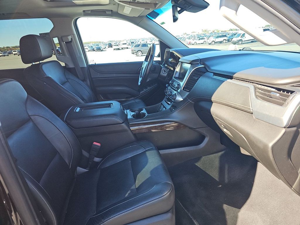 2019 Chevrolet Suburban Image 7
