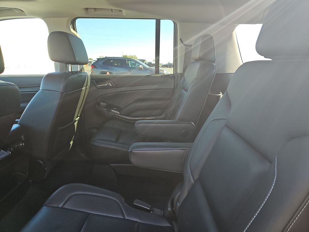 2019 Chevrolet Suburban Image 12