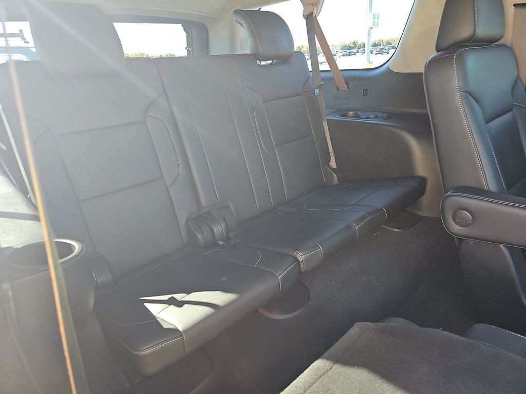 2019 Chevrolet Suburban Image 13