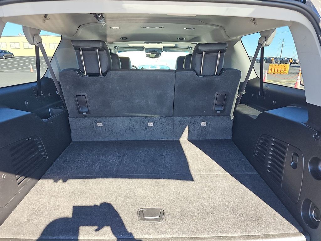 2019 Chevrolet Suburban Image 14