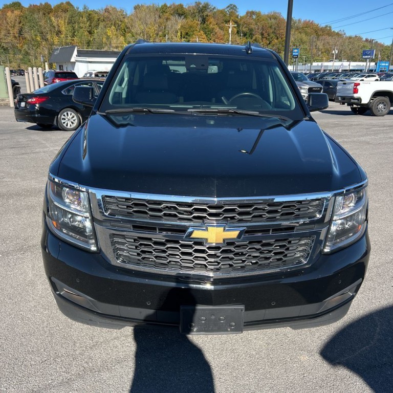 2017 Chevrolet Suburban Image 2