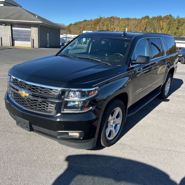 2017 Chevrolet Suburban Image 3