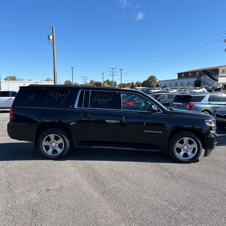 2017 Chevrolet Suburban Image 4