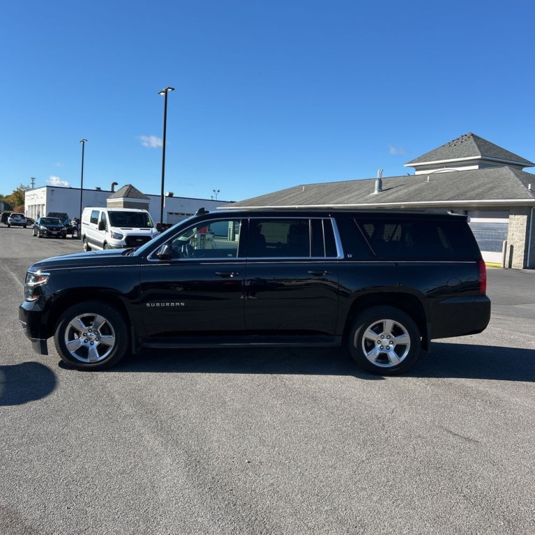 2017 Chevrolet Suburban Image 5