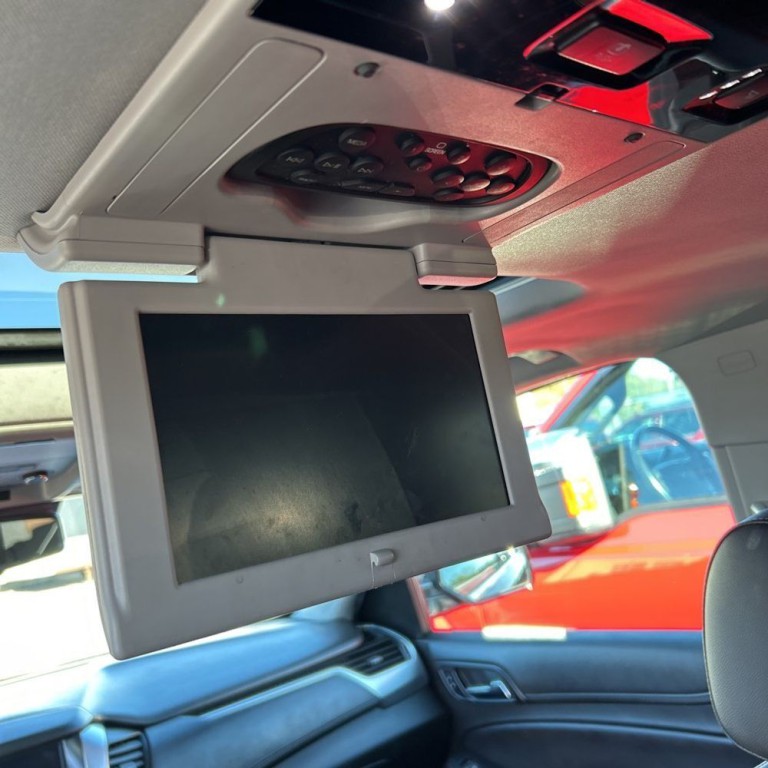 2017 Chevrolet Suburban Image 17