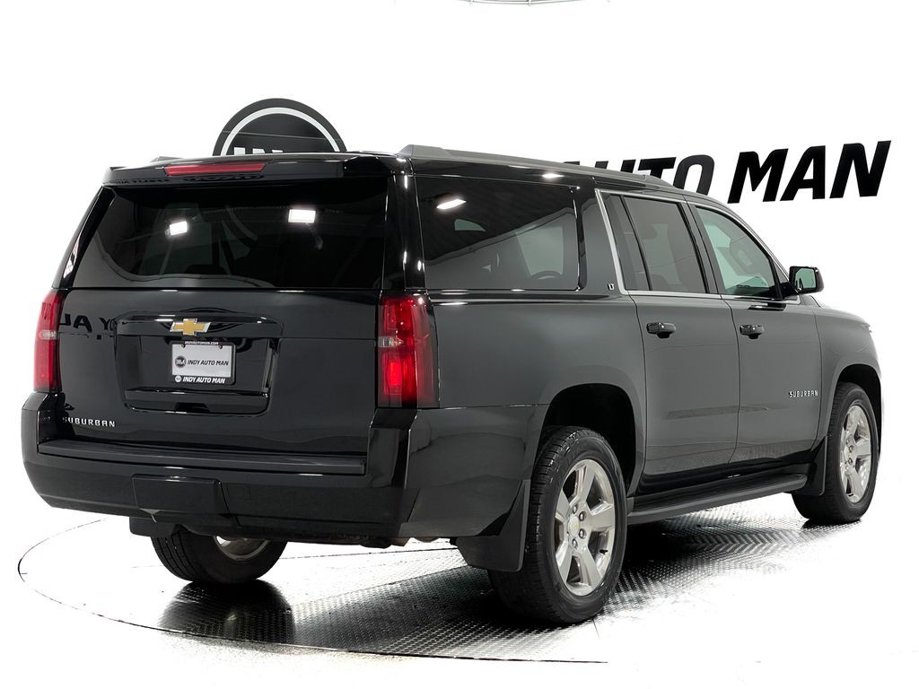 2017 Chevrolet Suburban Image 4