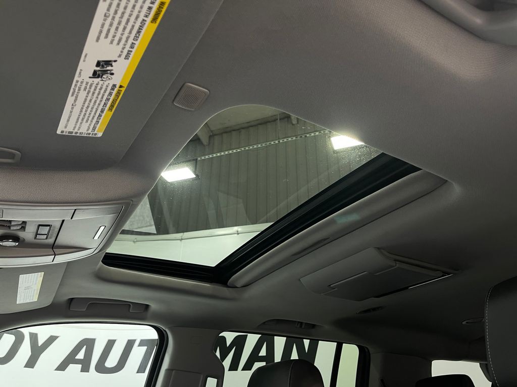 2017 Chevrolet Suburban Image 10