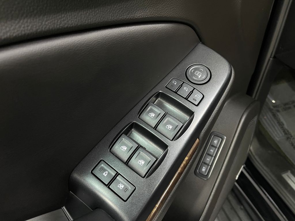 2017 Chevrolet Suburban Image 15