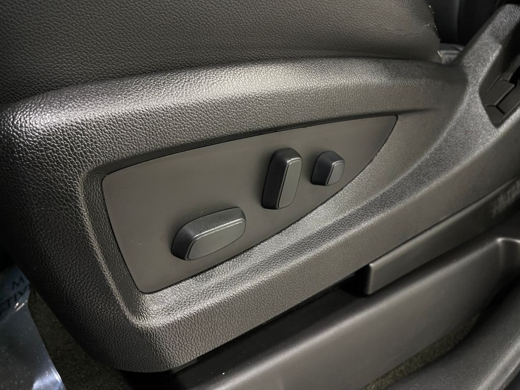 2017 Chevrolet Suburban Image 16