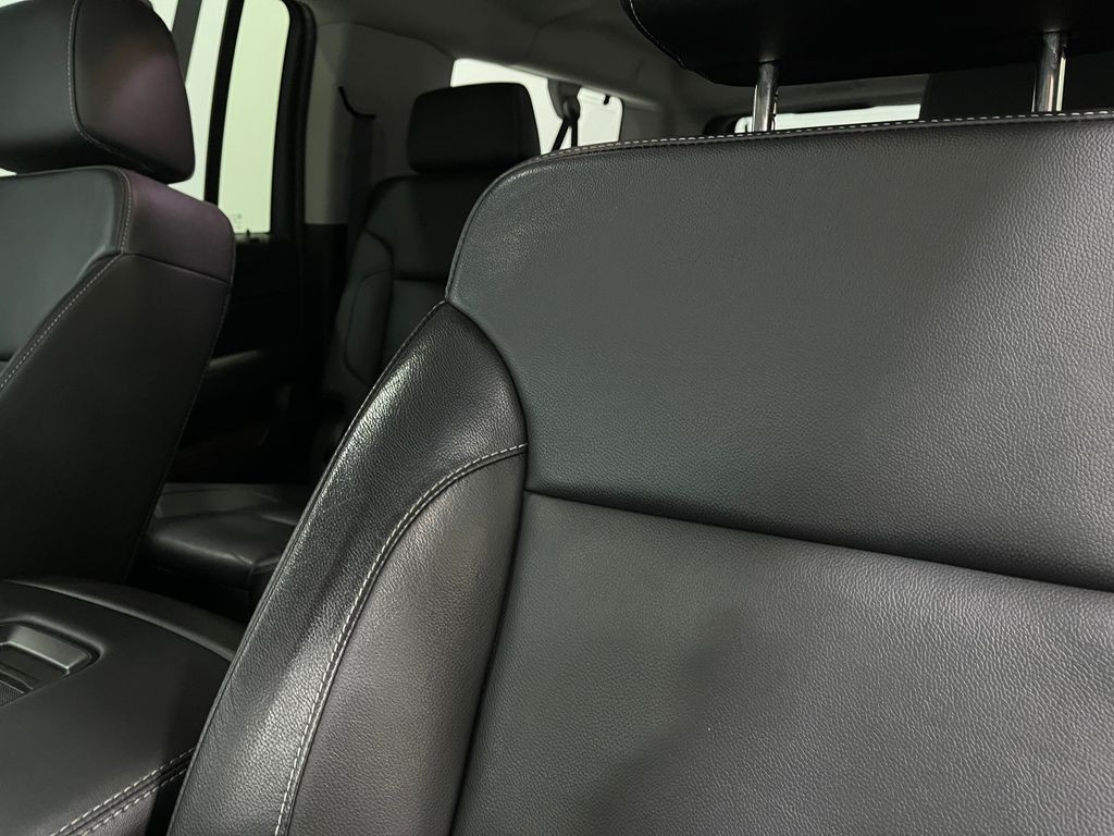 2017 Chevrolet Suburban Image 17