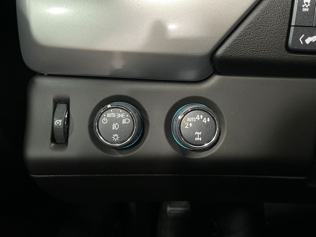 2017 Chevrolet Suburban Image 21