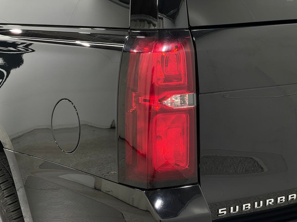 2017 Chevrolet Suburban Image 36
