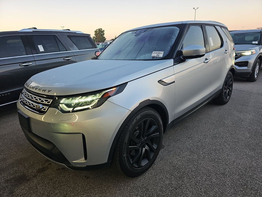 2017 Land Rover Discovery Image 2