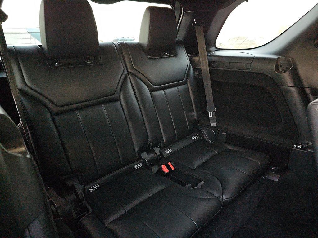 2017 Land Rover Discovery Image 10