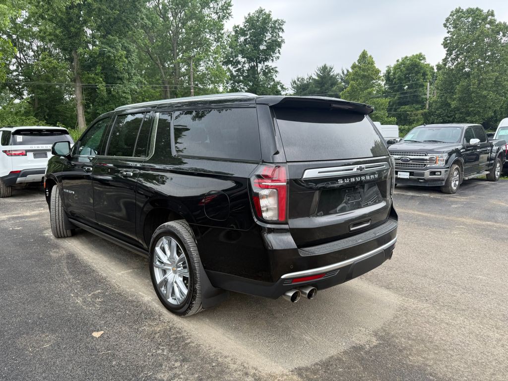 2022 Chevrolet Suburban Image 4