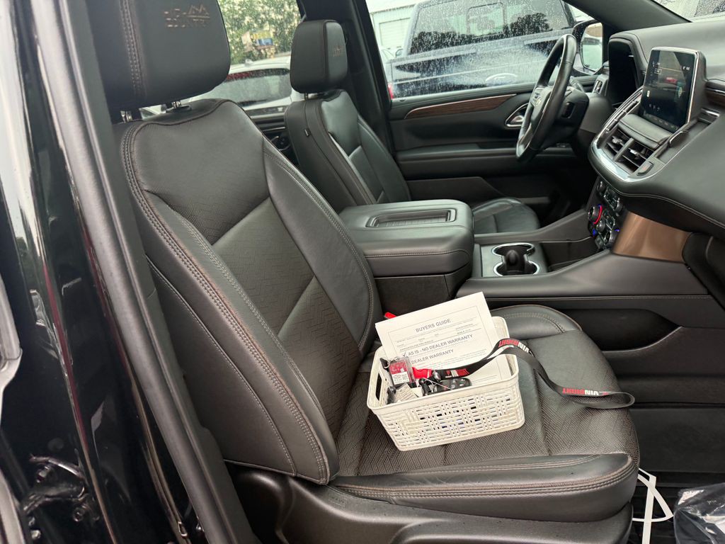 2022 Chevrolet Suburban Image 6