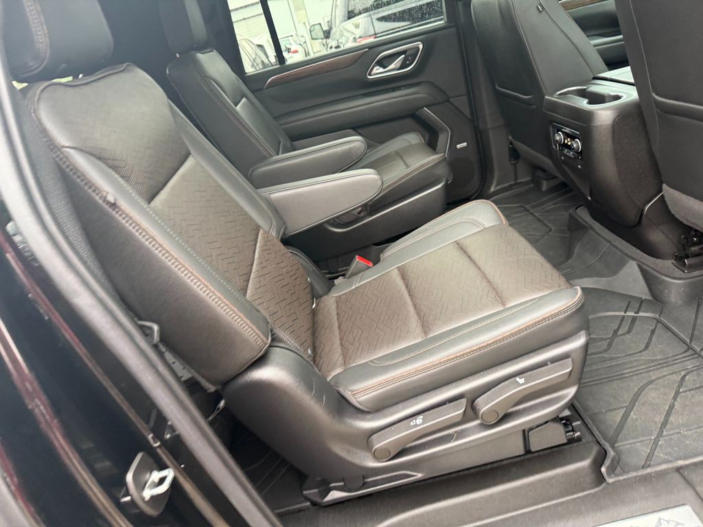 2022 Chevrolet Suburban Image 8