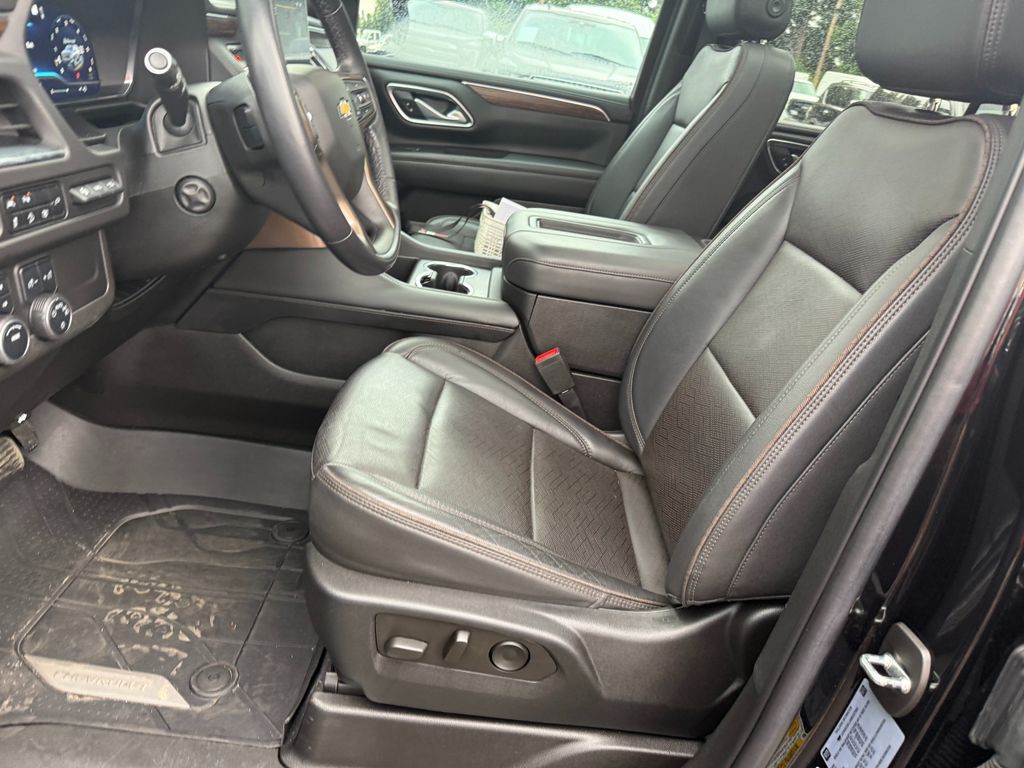 2022 Chevrolet Suburban Image 5