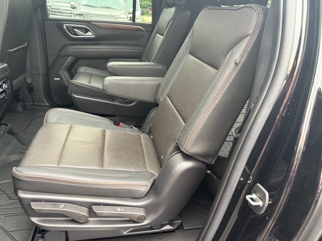 2022 Chevrolet Suburban Image 9