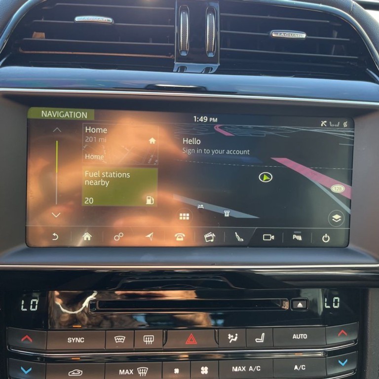 2019 Jaguar F-PACE Image 12