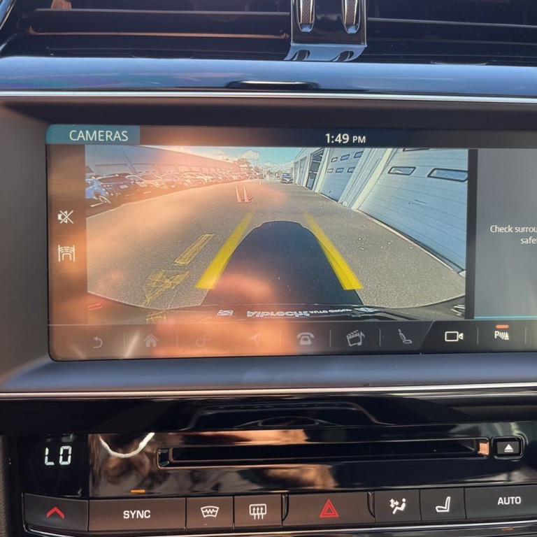 2019 Jaguar F-PACE Image 13