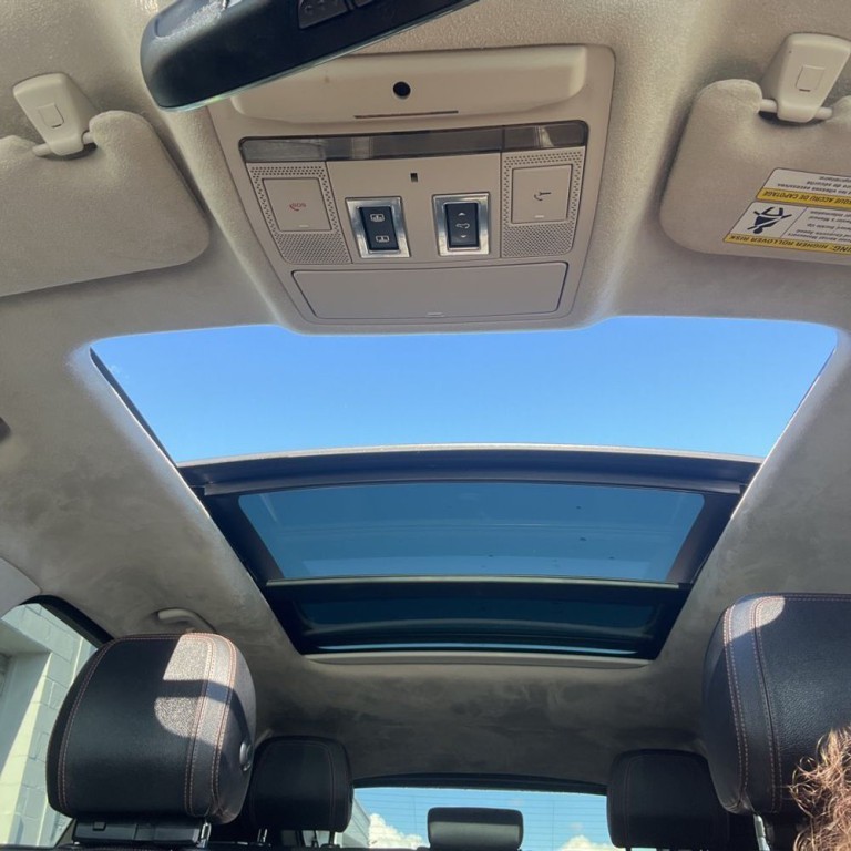 2019 Jaguar F-PACE Image 14