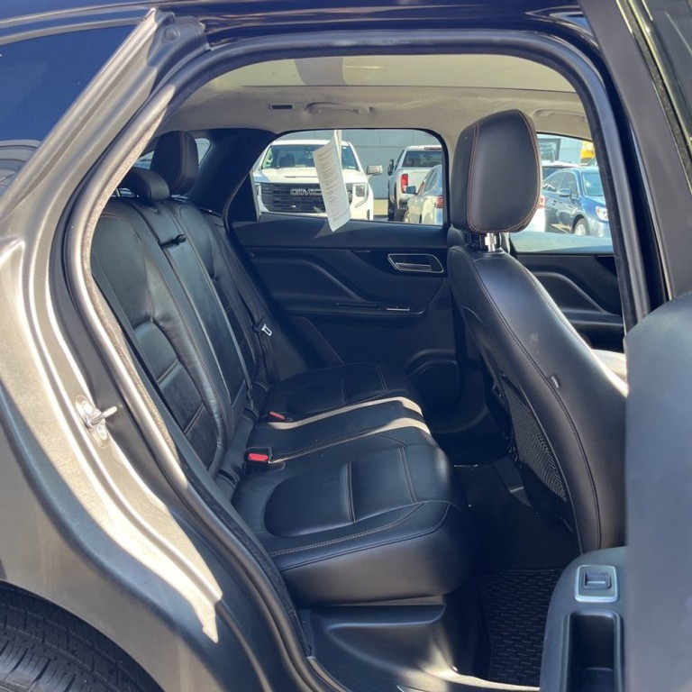 2019 Jaguar F-PACE Image 16