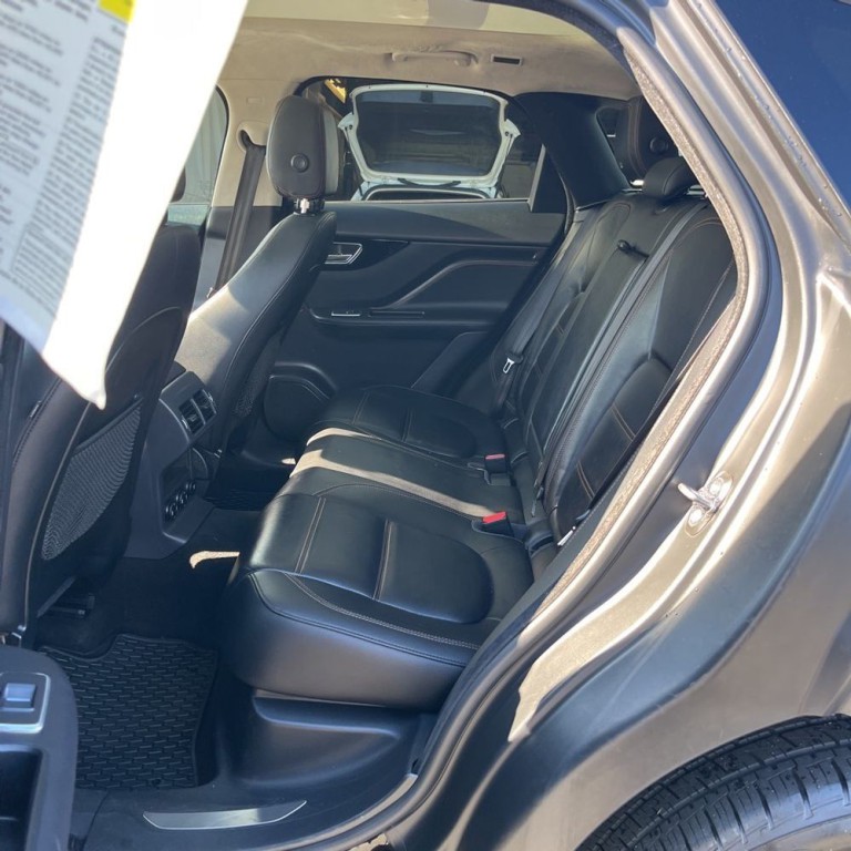 2019 Jaguar F-PACE Image 17