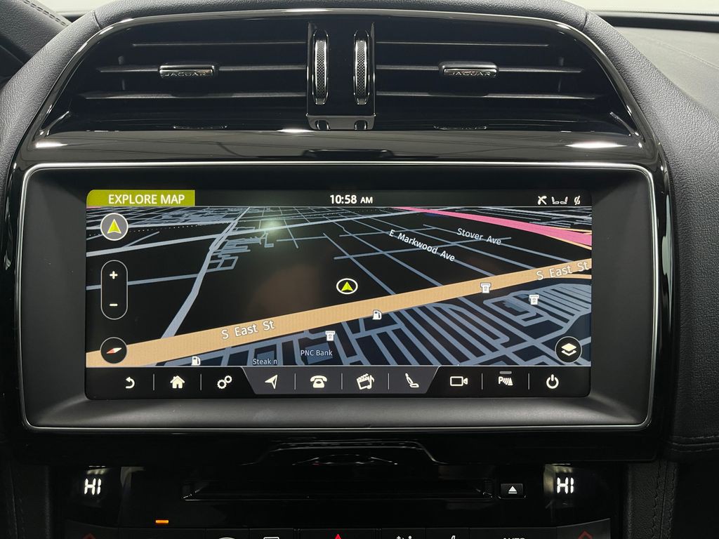 2019 Jaguar F-PACE Image 10