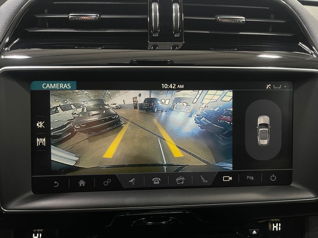 2019 Jaguar F-PACE Image 11