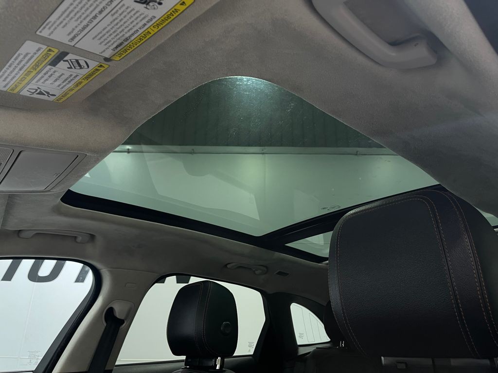 2019 Jaguar F-PACE Image 12