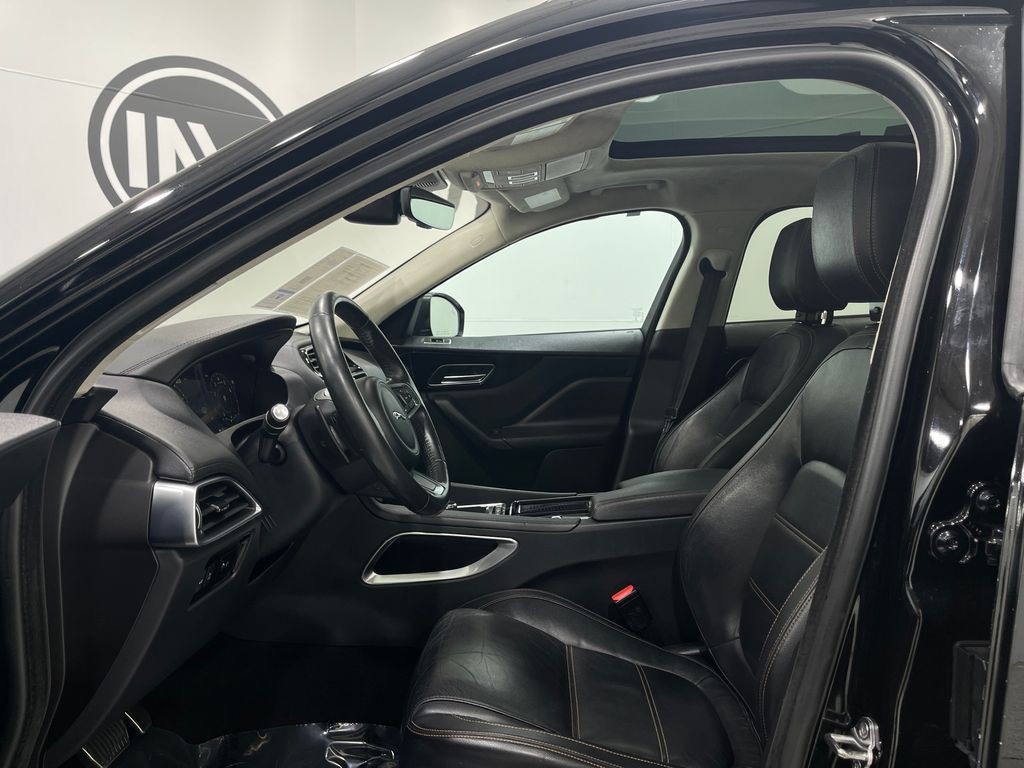 2019 Jaguar F-PACE Image 13