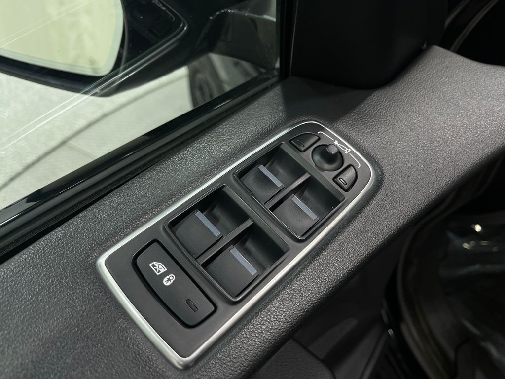 2019 Jaguar F-PACE Image 16