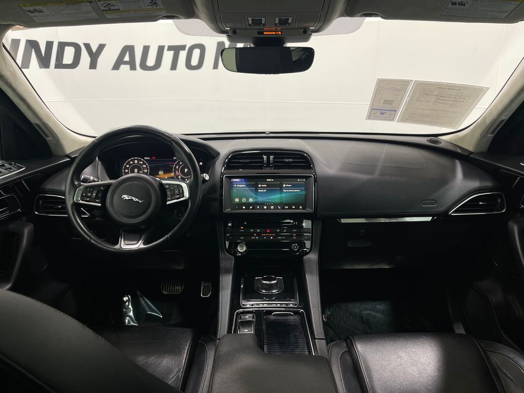 2019 Jaguar F-PACE Image 19