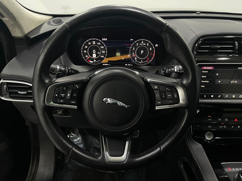 2019 Jaguar F-PACE Image 22