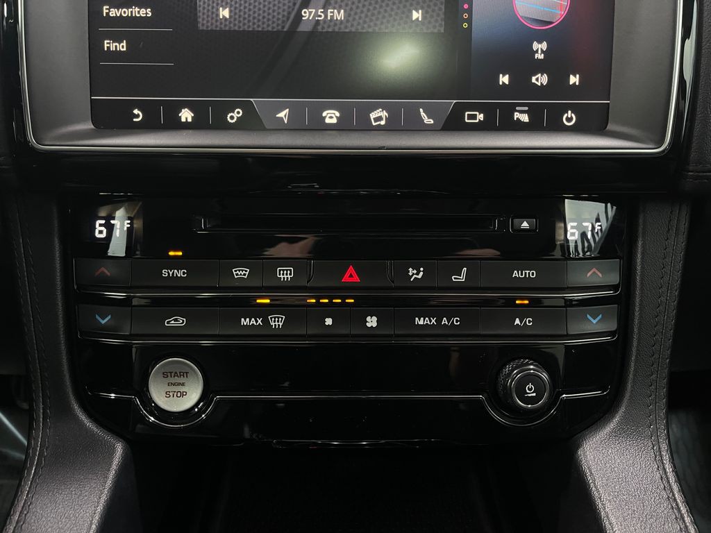 2019 Jaguar F-PACE Image 25