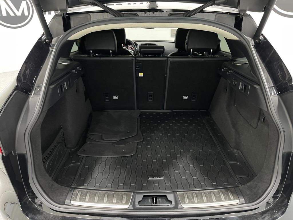 2019 Jaguar F-PACE Image 26