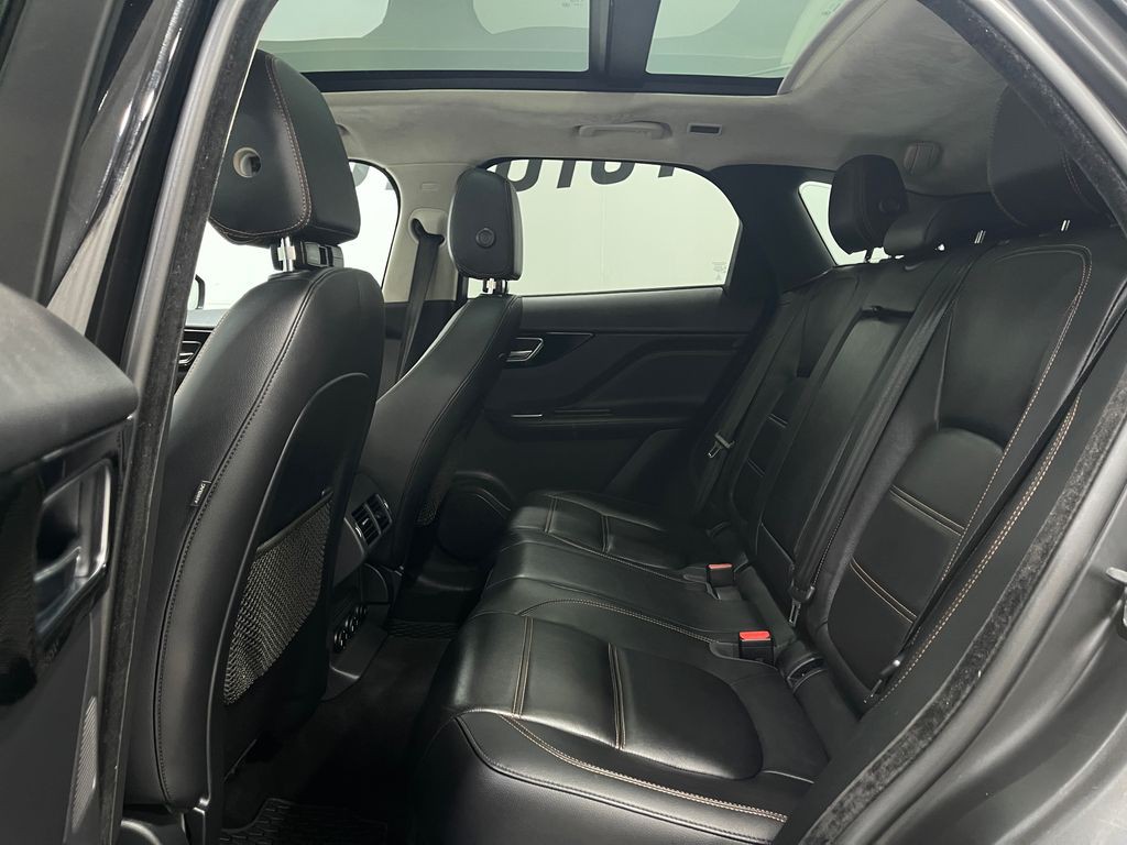 2019 Jaguar F-PACE Image 28