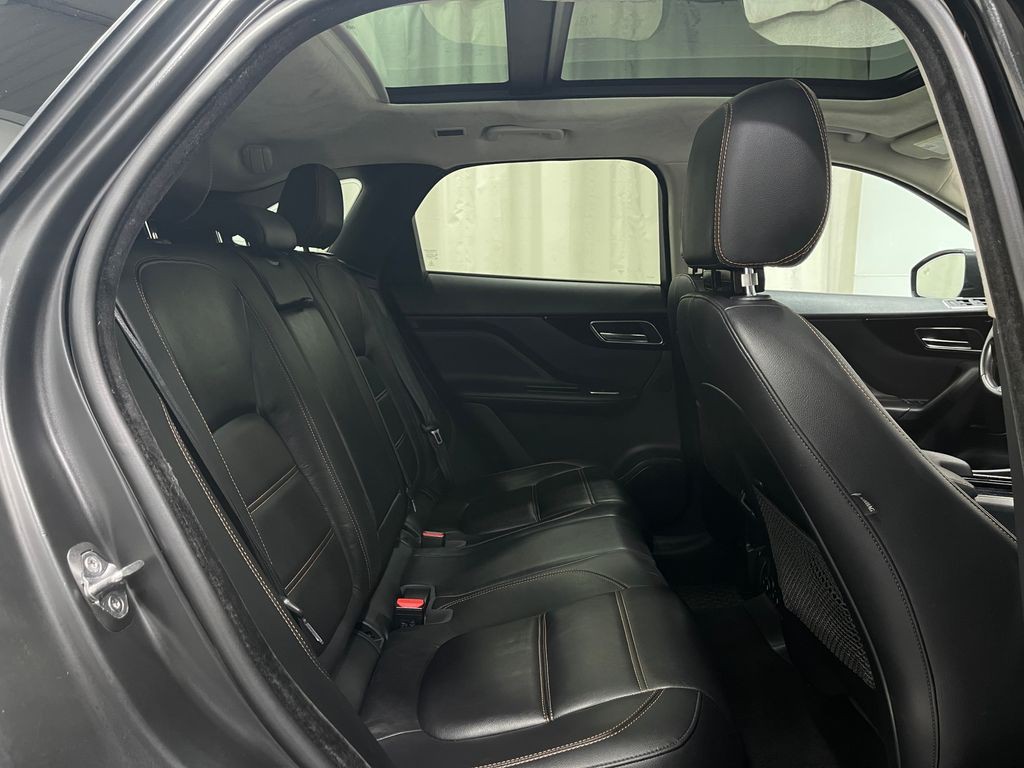 2019 Jaguar F-PACE Image 29
