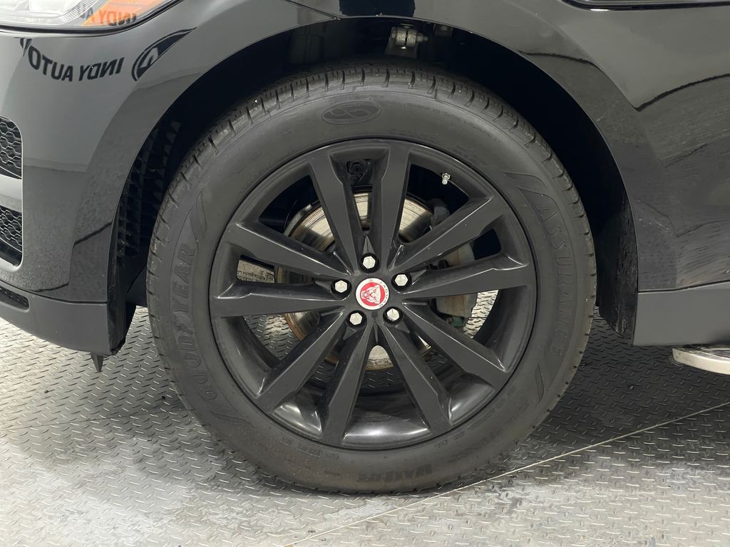 2019 Jaguar F-PACE Image 33