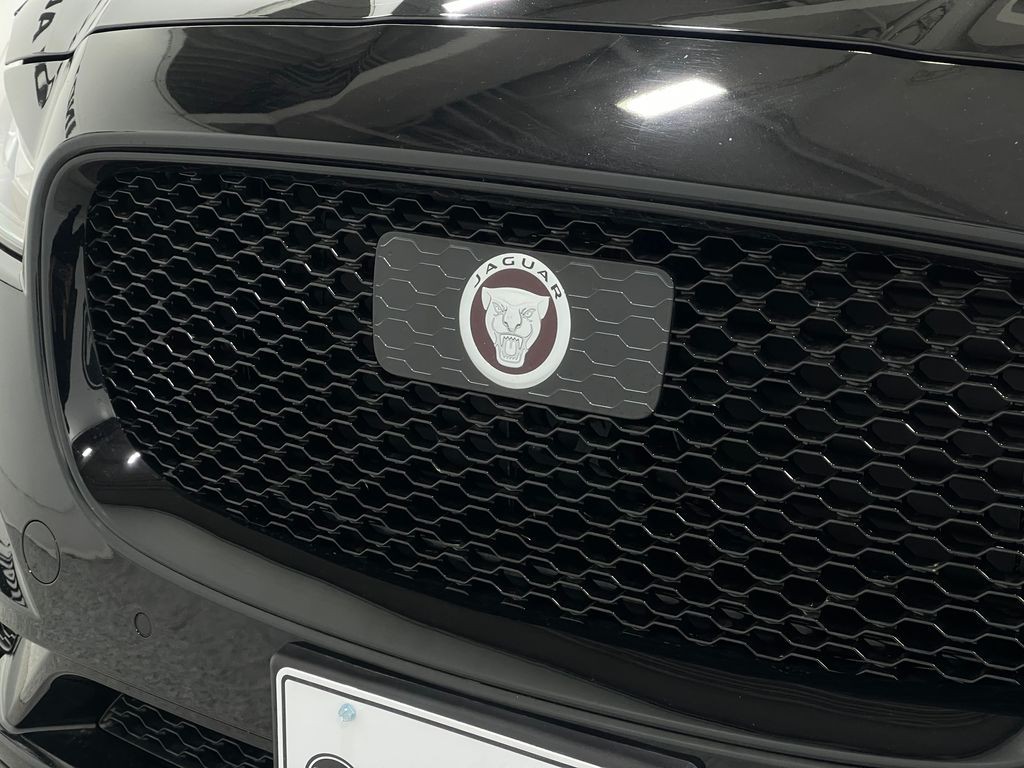 2019 Jaguar F-PACE Image 36