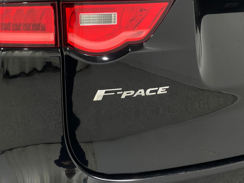 2019 Jaguar F-PACE Image 37